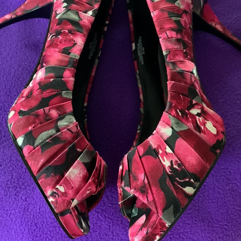 WHBM Floral Satin-Like Peep-Toe Heels Size 9 - Picture 10 of 13